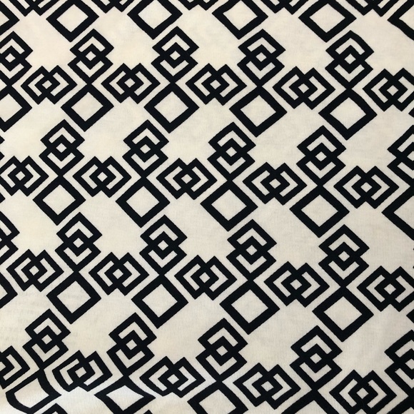 BUNDLE of Banana Republic Tank Tops in XS Petite in Green and Black and White - Picture 15 of 16